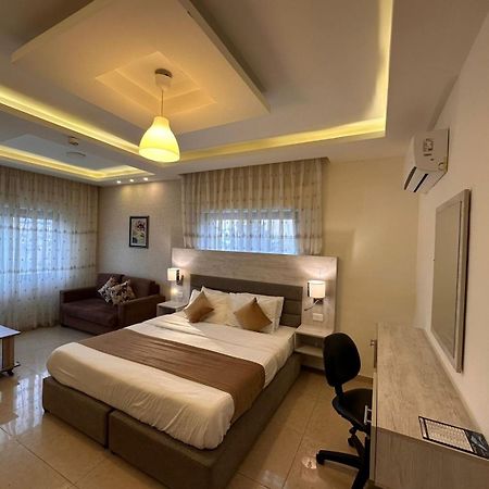 อัลคีมาห์ เซอร์วิส อพาร์ทเมนท์ Hotel อัมมาน ภายนอก รูปภาพ