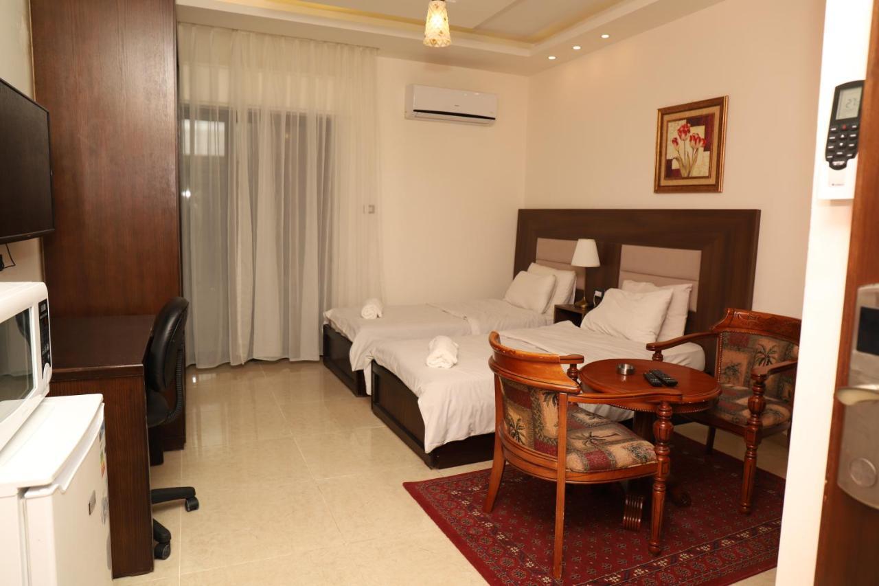 อัลคีมาห์ เซอร์วิส อพาร์ทเมนท์ Hotel อัมมาน ภายนอก รูปภาพ