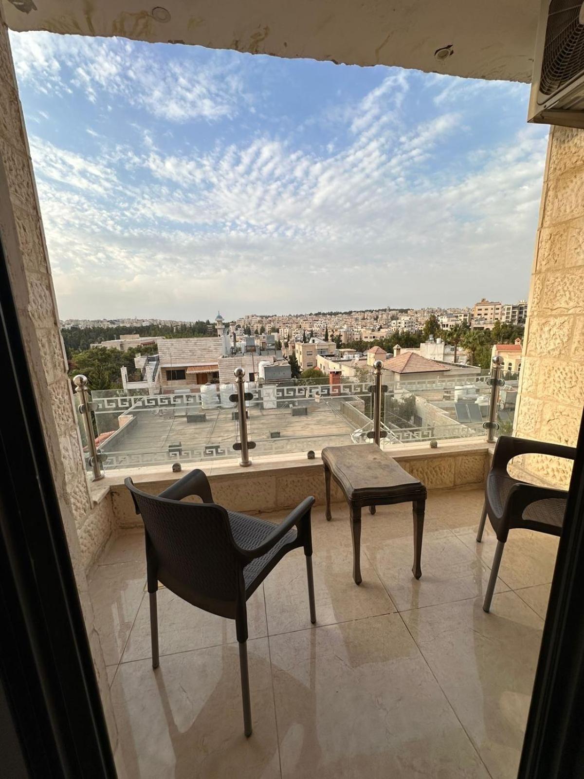 อัลคีมาห์ เซอร์วิส อพาร์ทเมนท์ Hotel อัมมาน ภายนอก รูปภาพ