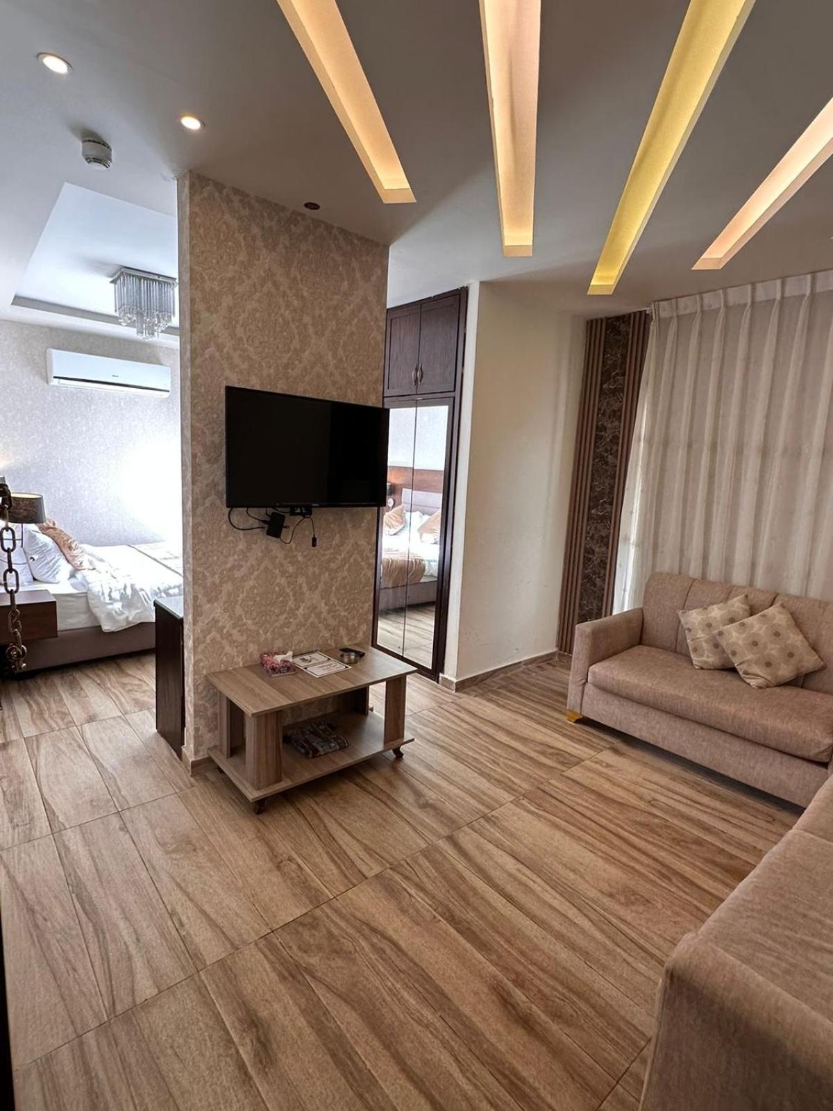 อัลคีมาห์ เซอร์วิส อพาร์ทเมนท์ Hotel อัมมาน ภายนอก รูปภาพ
