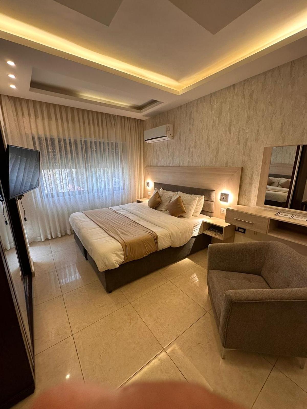 อัลคีมาห์ เซอร์วิส อพาร์ทเมนท์ Hotel อัมมาน ภายนอก รูปภาพ