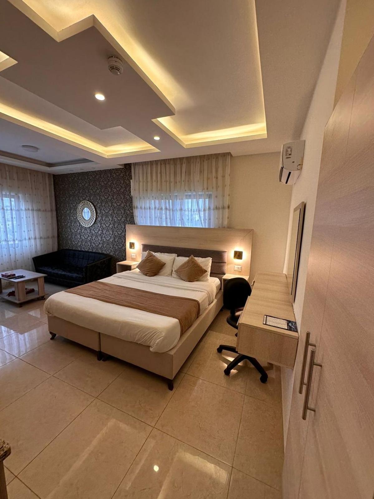 อัลคีมาห์ เซอร์วิส อพาร์ทเมนท์ Hotel อัมมาน ภายนอก รูปภาพ