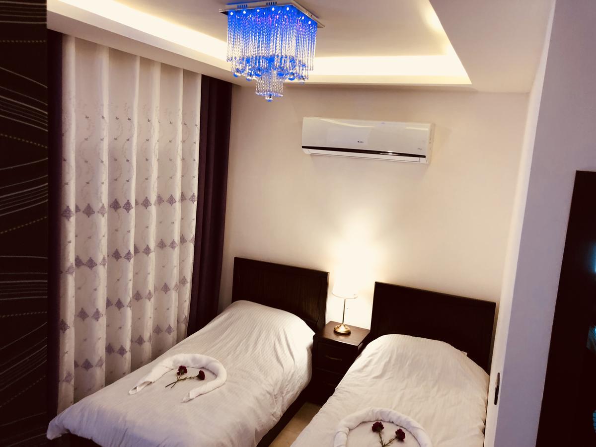อัลคีมาห์ เซอร์วิส อพาร์ทเมนท์ Hotel อัมมาน ภายนอก รูปภาพ