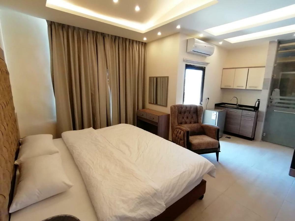อัลคีมาห์ เซอร์วิส อพาร์ทเมนท์ Hotel อัมมาน ภายนอก รูปภาพ